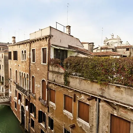 Elegant With Lift In 17th-century Palace, Walk To St Marks Square アパート