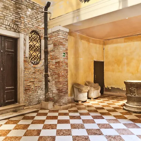 Elegant With Lift In 17th-century Palace, Walk To St Marks Square ヴェネツィア