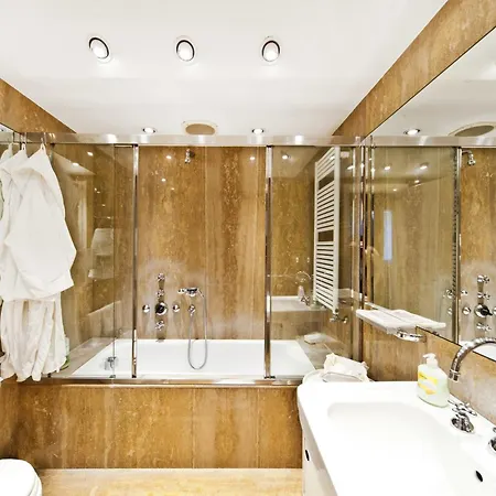 Elegant With Lift In 17th-century Palace, Walk To St Marks Square ヴェネツィア