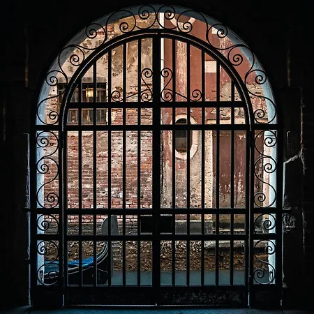 Elegant With Lift In 17th-century Palace, Walk To St Marks Square アパート
