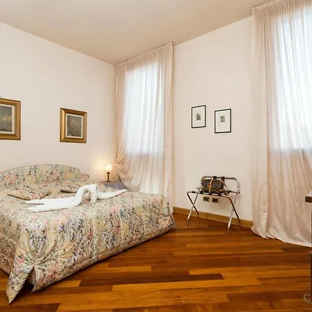 Elegant With Lift In 17th-century Palace, Walk To St Marks Square