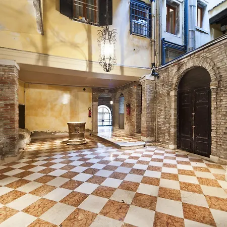 アパート Elegant With Lift In 17th-century Palace, Walk To St Marks Square *
