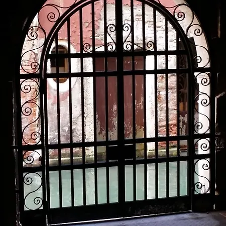 Very In Historical 1600 Palace With Lift A Few Min Walk From San Marco Square Apartment Venedig