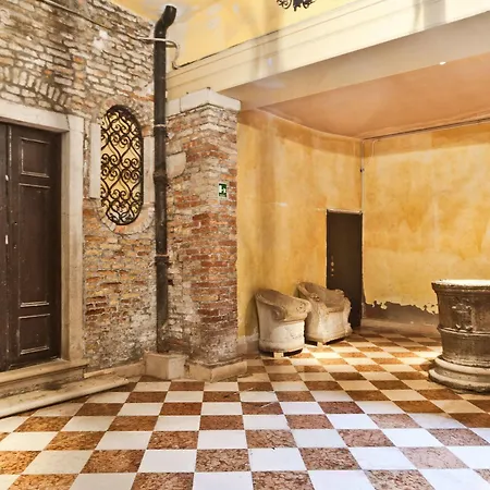Very In Historical 1600 Palace With Lift A Few Min Walk From San Marco Square Venise