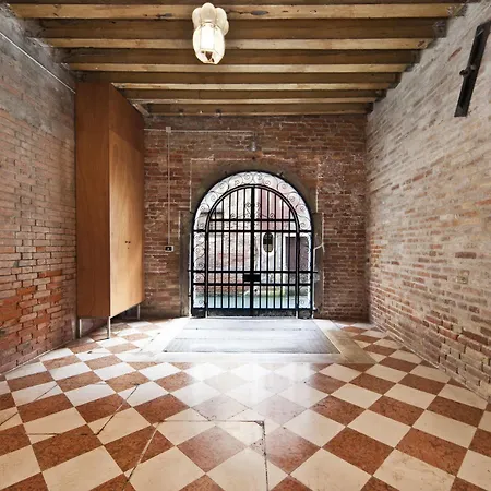 Very In Historical 1600 Palace With Lift A Few Min Walk From San Marco Square Appartement Venise