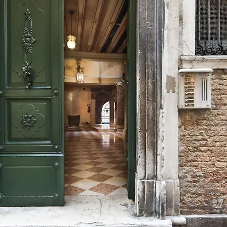Very In Historical 1600 Palace With Lift A Few Min Walk From San Marco Square *