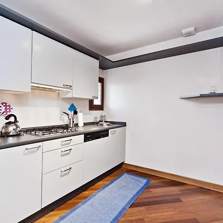 Very In Historical 1600 Palace With Lift A Few Min Walk From San Marco Square Apartment *