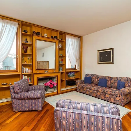 Very In Historical 1600 Palace With Lift A Few Min Walk From San Marco Square Apartment *