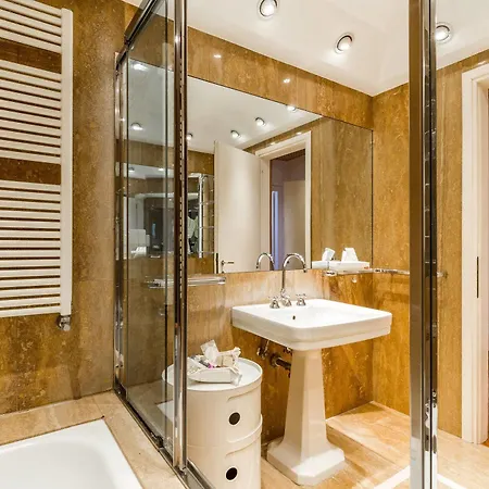 Very In Historical 1600 Palace With Lift A Few Min Walk From San Marco Square Apartment *