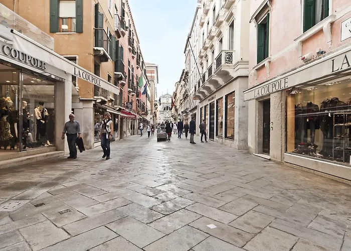 Elegant With Lift In Historical 1600 Palace, A Few Min Walk From San Marco Square *