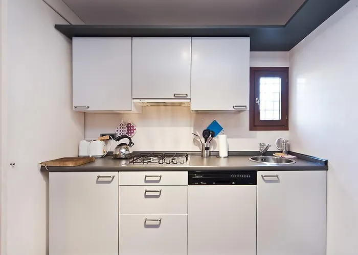 Elegant With Lift In Historical 1600 Palace, A Few Min Walk From San Marco Square Venedig