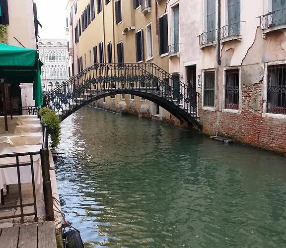 Elegant With Lift In Historical 1600 Palace, A Few Min Walk From San Marco Square * Venedig