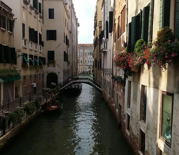 Elegant With Lift In Historical 1600 Palace, A Few Min Walk From San Marco Square * Venedig