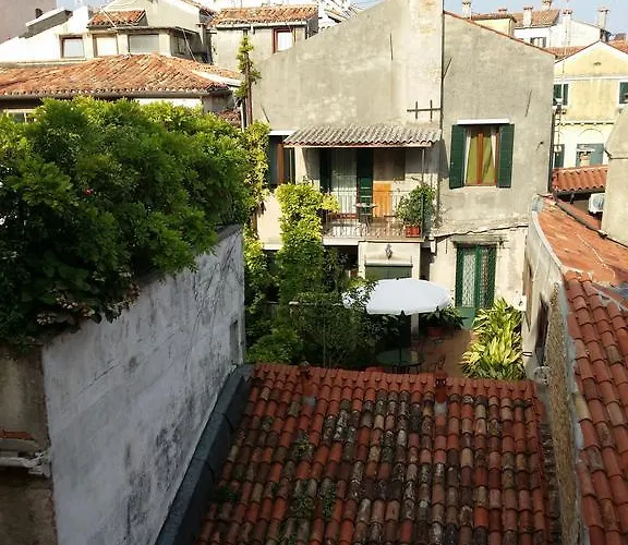 Elegant With Lift In Historical 1600 Palace, A Few Min Walk From San Marco Square