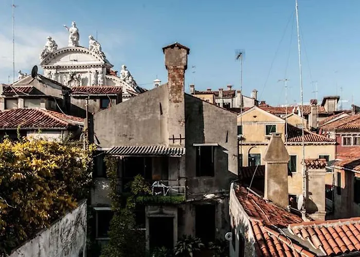 Elegant With Lift In Historical 1600 Palace, A Few Min Walk From San Marco Square Apartment Venedig