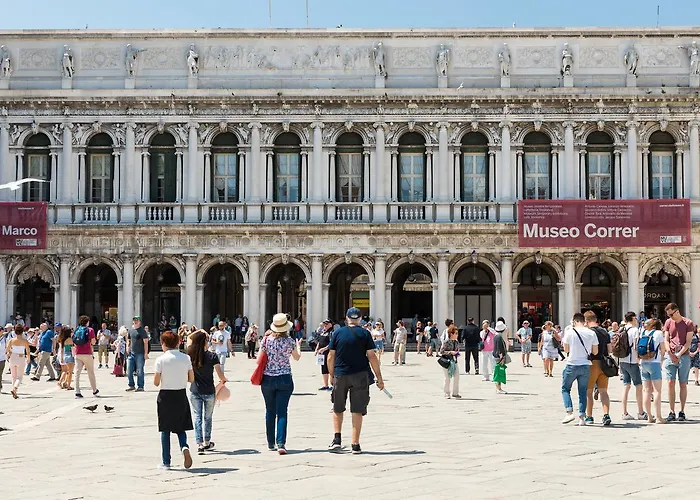 Apartment Elegant With Lift In Historical 1600 Palace, A Few Min Walk From San Marco Square *