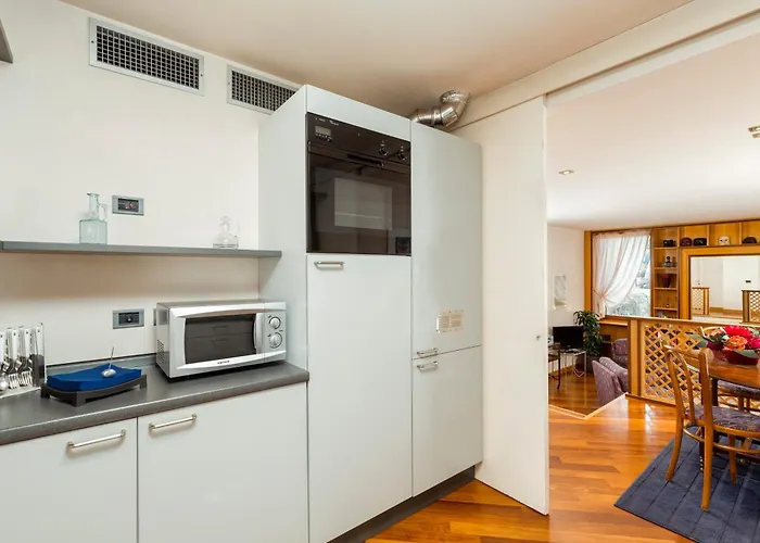 Elegant With Lift In Historical 1600 Palace, A Few Min Walk From San Marco Square Apartment Venedig