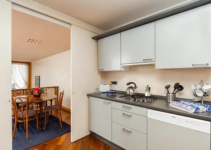 Apartment Elegant With Lift In Historical 1600 Palace, A Few Min Walk From San Marco Square