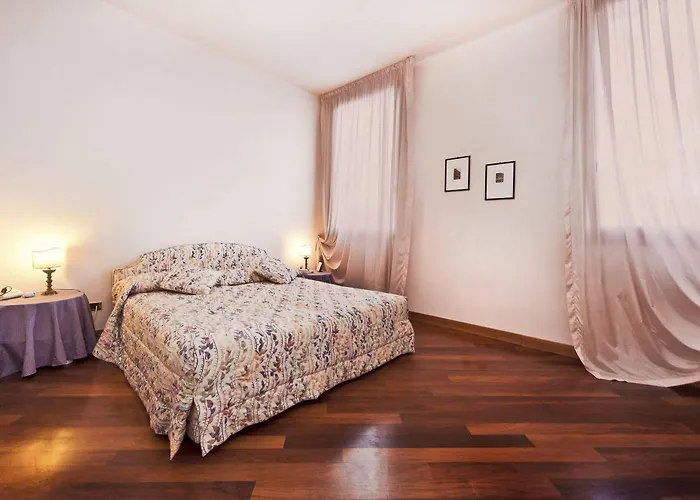 Apartment Elegant With Lift In Historical 1600 Palace, A Few Min Walk From San Marco Square
