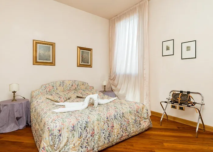 Elegant With Lift In Historical 1600 Palace, A Few Min Walk From San Marco Square Venedig