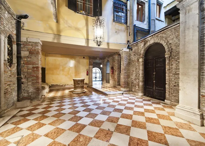 Apartment Elegant With Lift In Historical 1600 Palace, A Few Min Walk From San Marco Square *