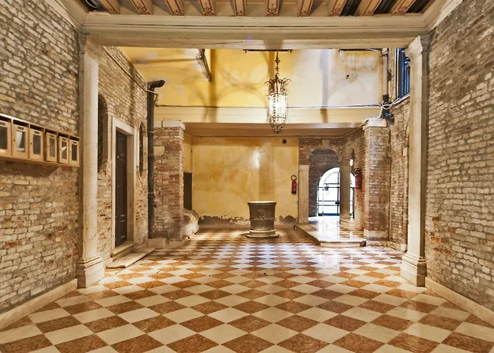 Elegant With Lift In Historical 1600 Palace, A Few Min Walk From San Marco Square * Venedig