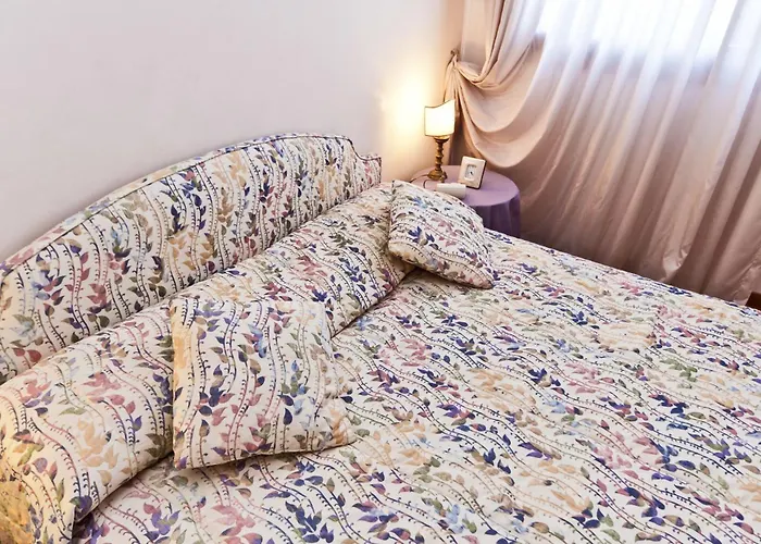 Apartment Elegant With Lift In Historical 1600 Palace, A Few Min Walk From San Marco Square Venedig