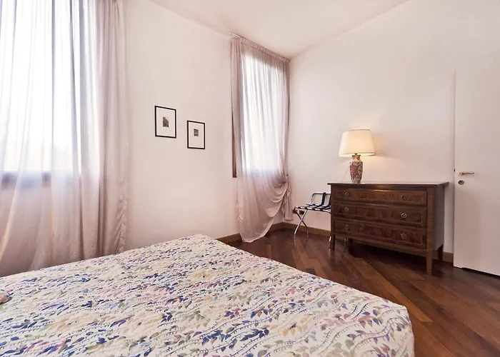 Apartment Elegant With Lift In Historical 1600 Palace, A Few Min Walk From San Marco Square