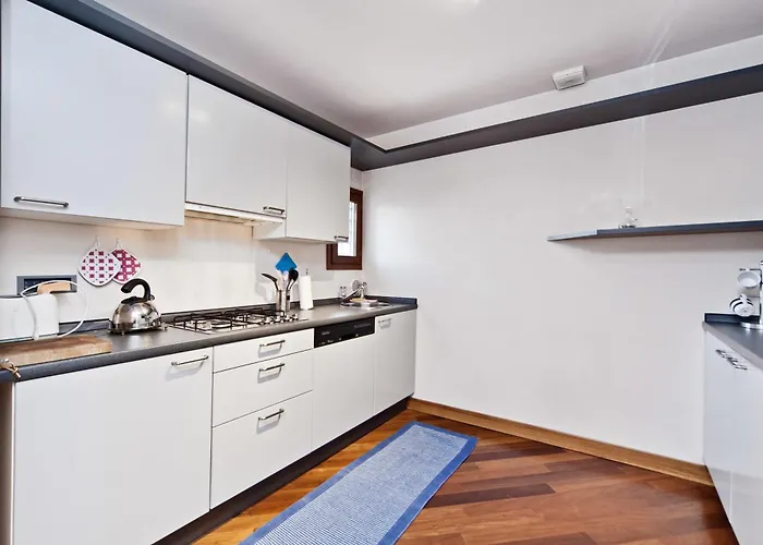 Elegant With Lift In Historical 1600 Palace, A Few Min Walk From San Marco Square Apartment *