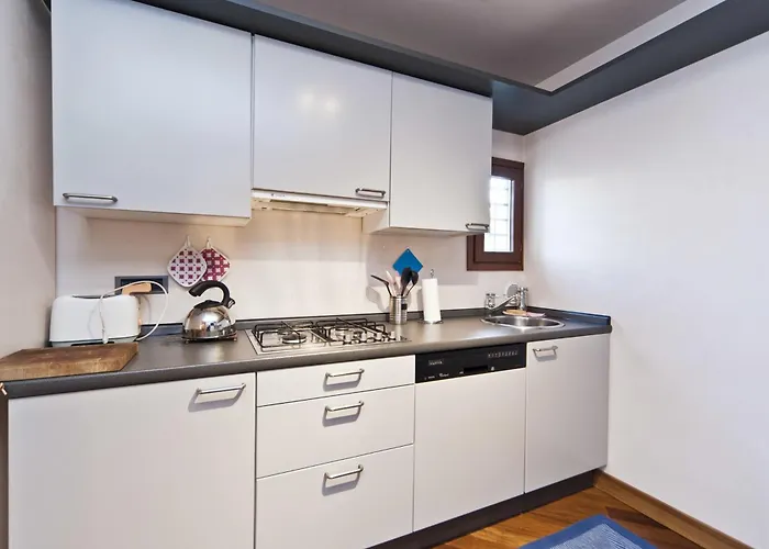 Elegant With Lift In Historical 1600 Palace, A Few Min Walk From San Marco Square Venedig