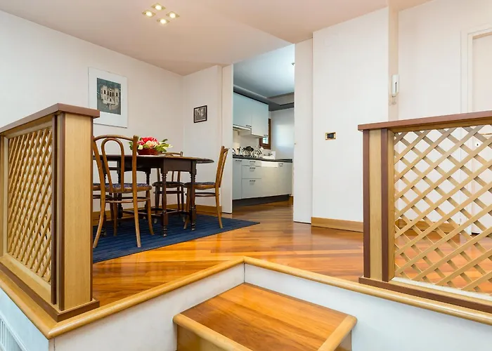 Elegant With Lift In Historical 1600 Palace, A Few Min Walk From San Marco Square Apartment