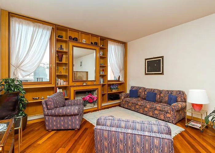 Elegant With Lift In Historical 1600 Palace, A Few Min Walk From San Marco Square Apartment *